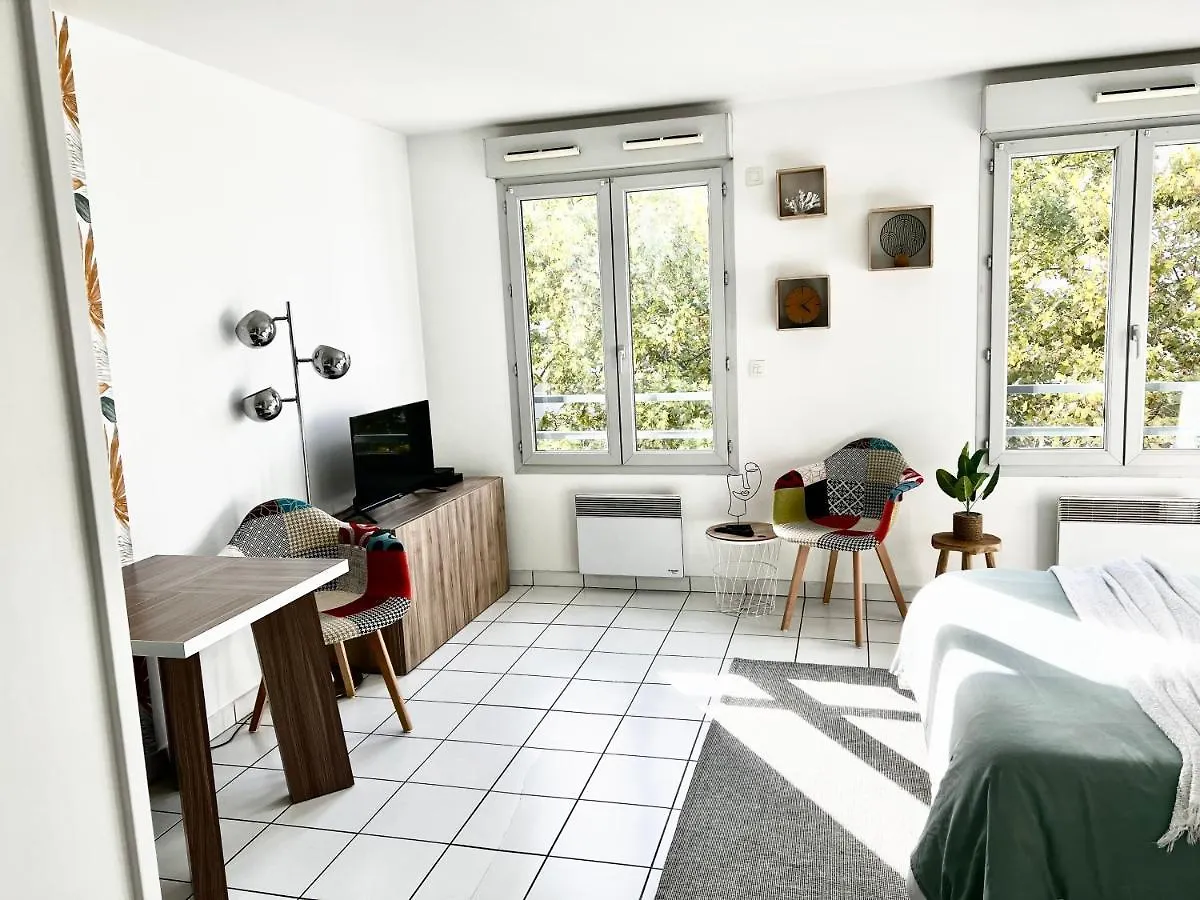 Bell Combe Studio - Proche Gare Partdieu Lyon 0*,  France